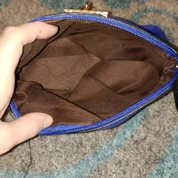 SMALL BLUE CROSSBODY WITH DEER CHAIN - Picture 4 of 4